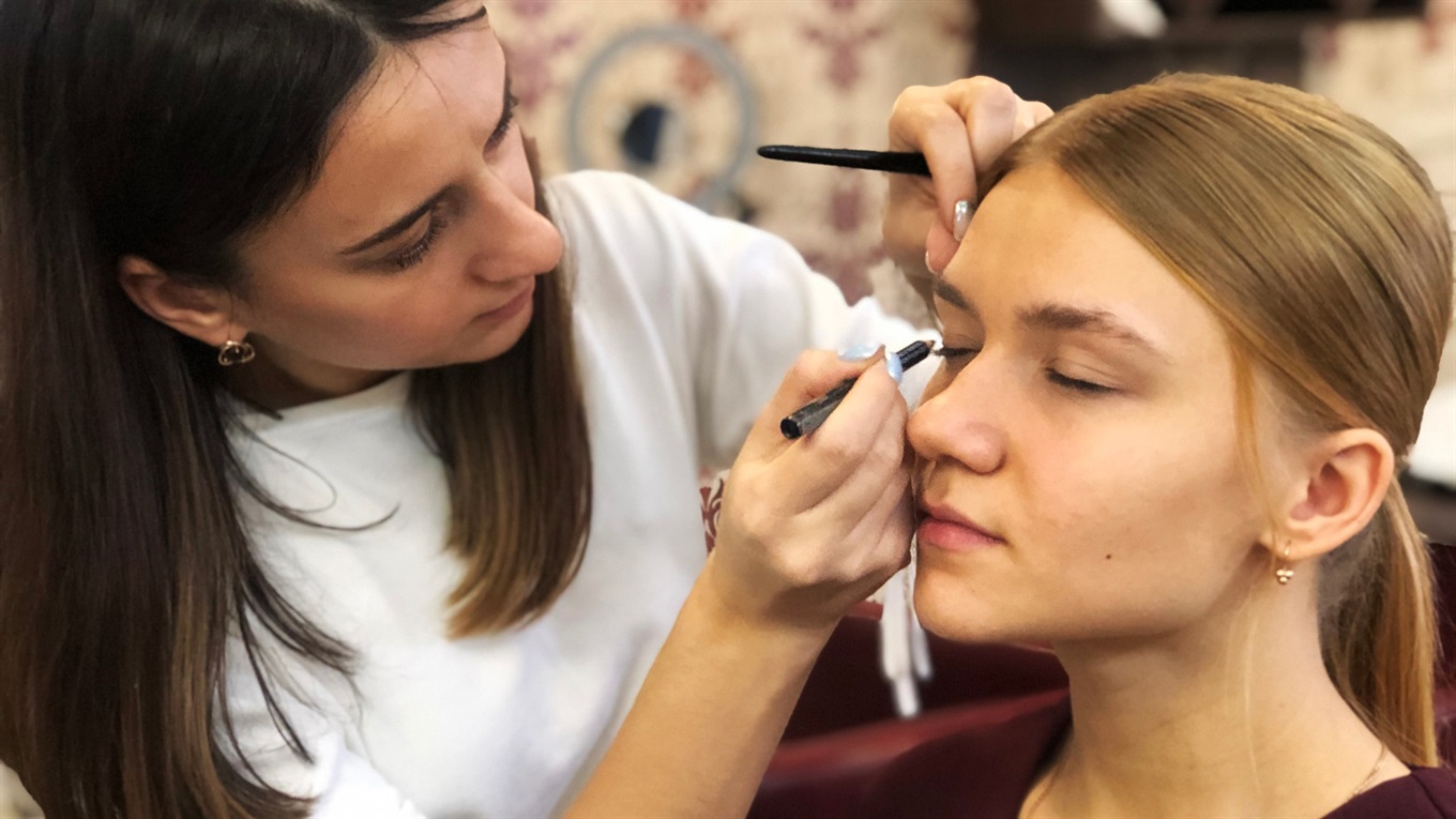 💄 Яким має бути новорічний макіяж 2020 року. Секрети від конотопської студії краси Diva