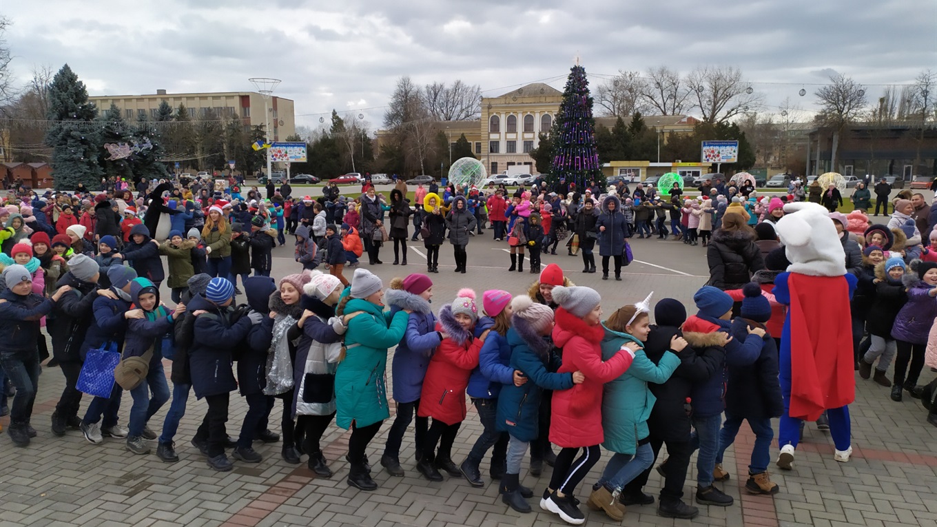 На площади Победы в Измаиле веселились 1000 детей