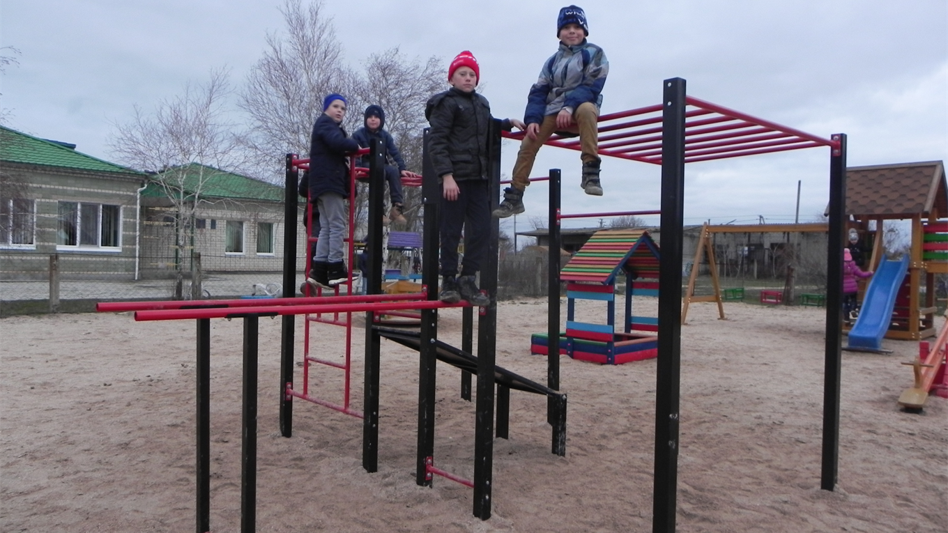 В Приозерном появилась новая спортивная площадка