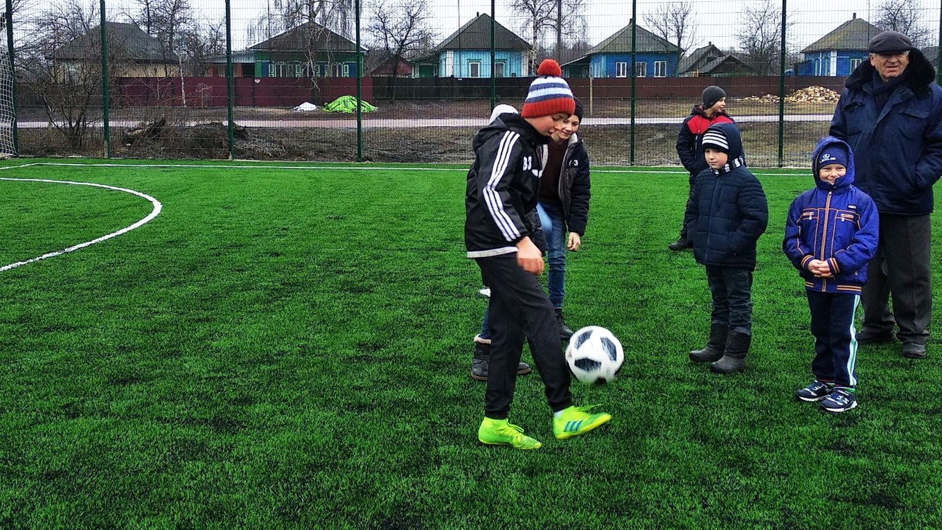 На Конотопщині збудували нове футбольне поле. ⚽️ Фото