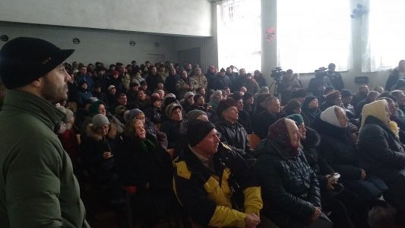 Схід села Грабівка: "Пробачте один одному, розійдіться мирно, конфлікт нехай вирішить поліція"