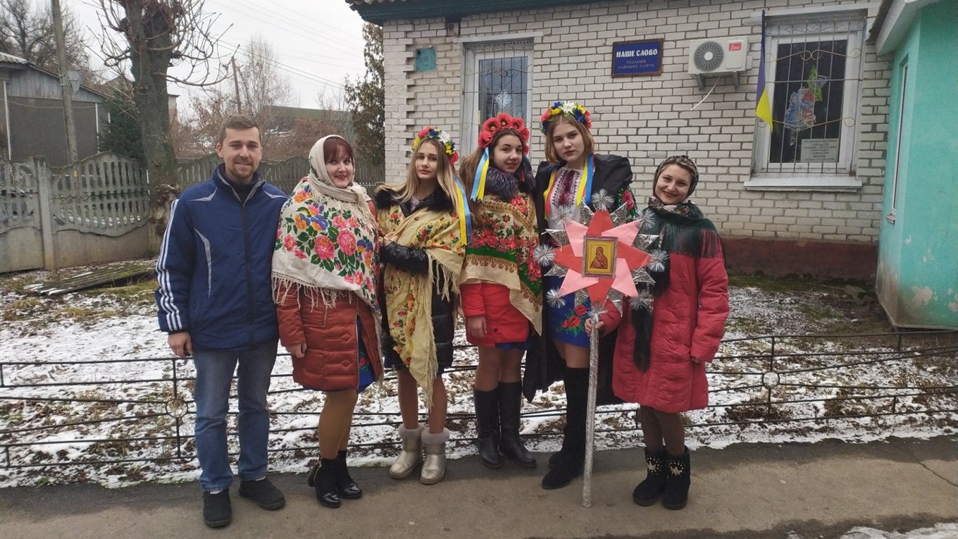 Як березнянські таланти колядували в менській редакції Сусідів.City