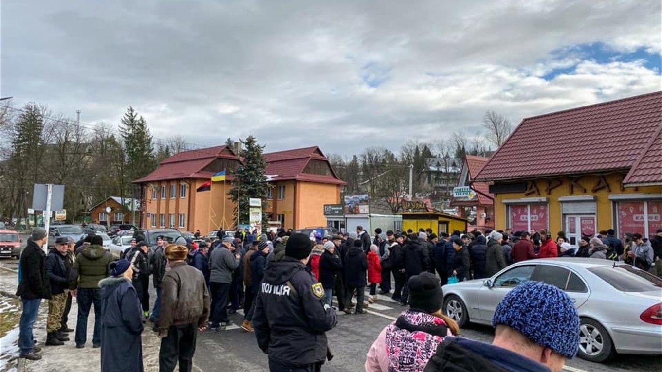 У Микуличині громада перекрила дорогу: поліція повідомить про відновлення руху