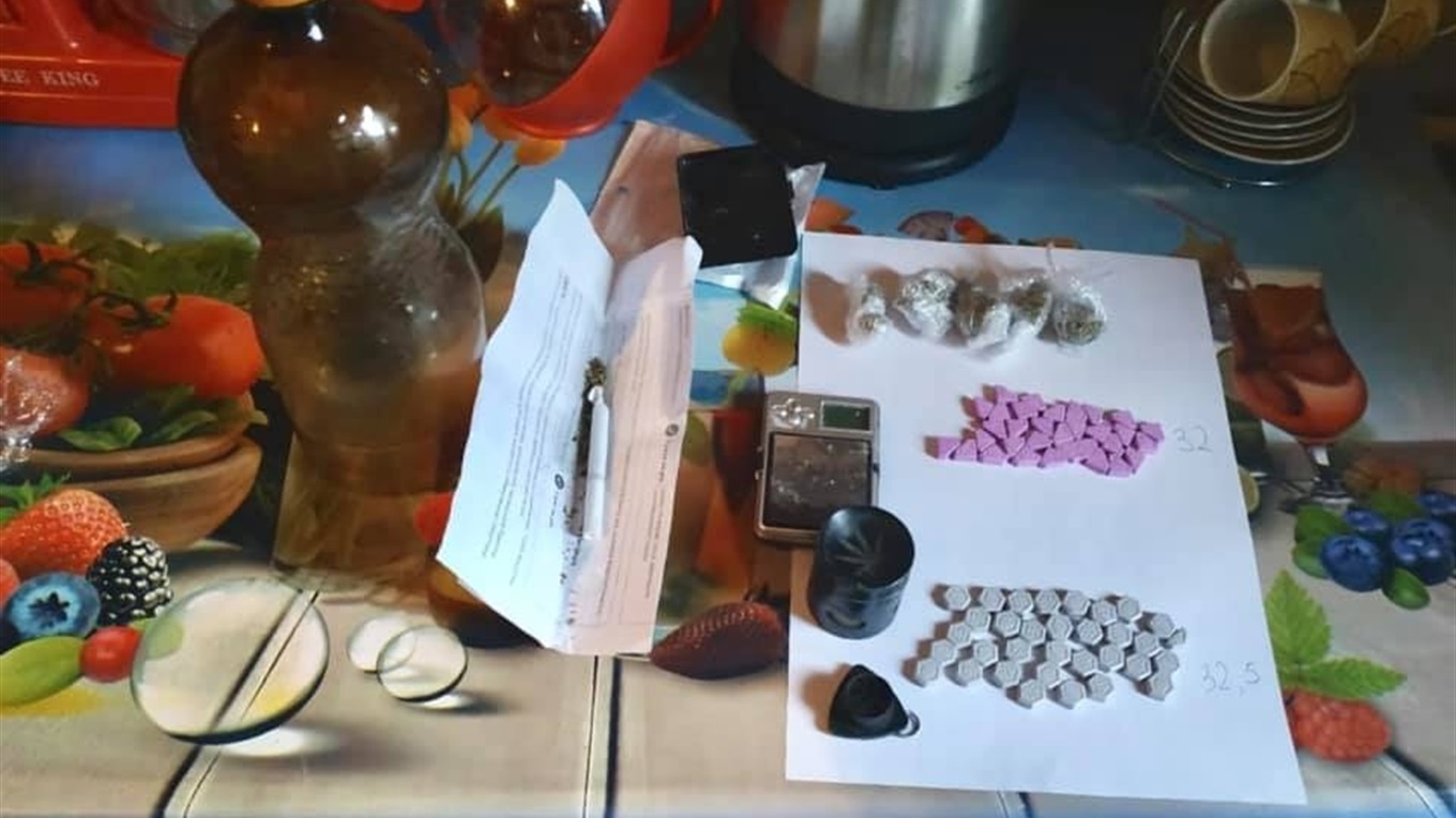 Поліцейські затримали 32-річного калушанина, який зберігав вдома наркотики