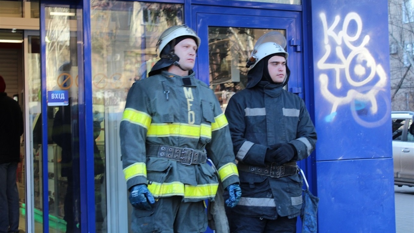 Прервали шопинг сигнализацией: в Мелитополе проверяли противопожарную готовность торгового центра