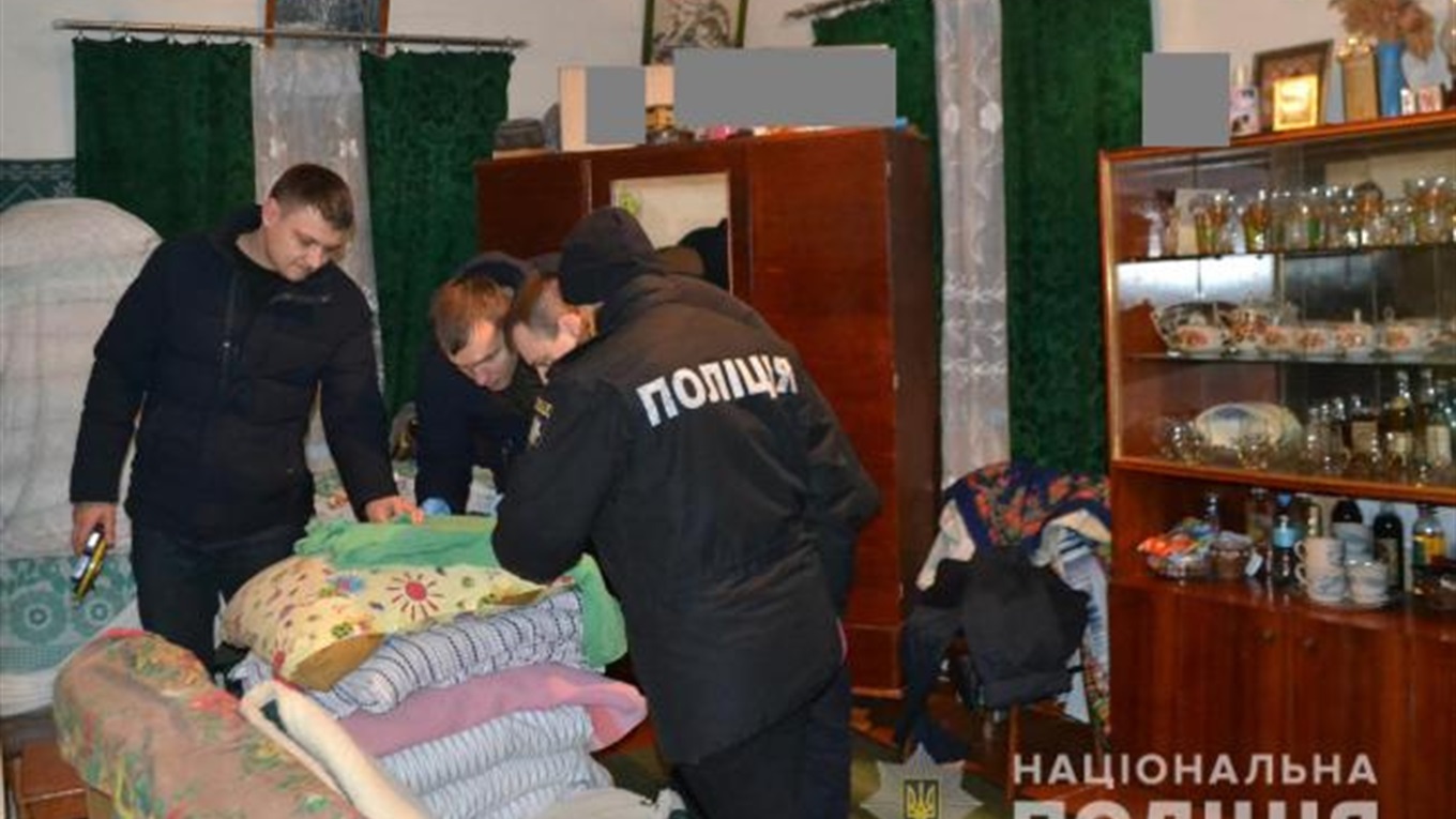 Жорстоке вбивство на Святвечір: у Городці дід зарубав свою бабу сокирою