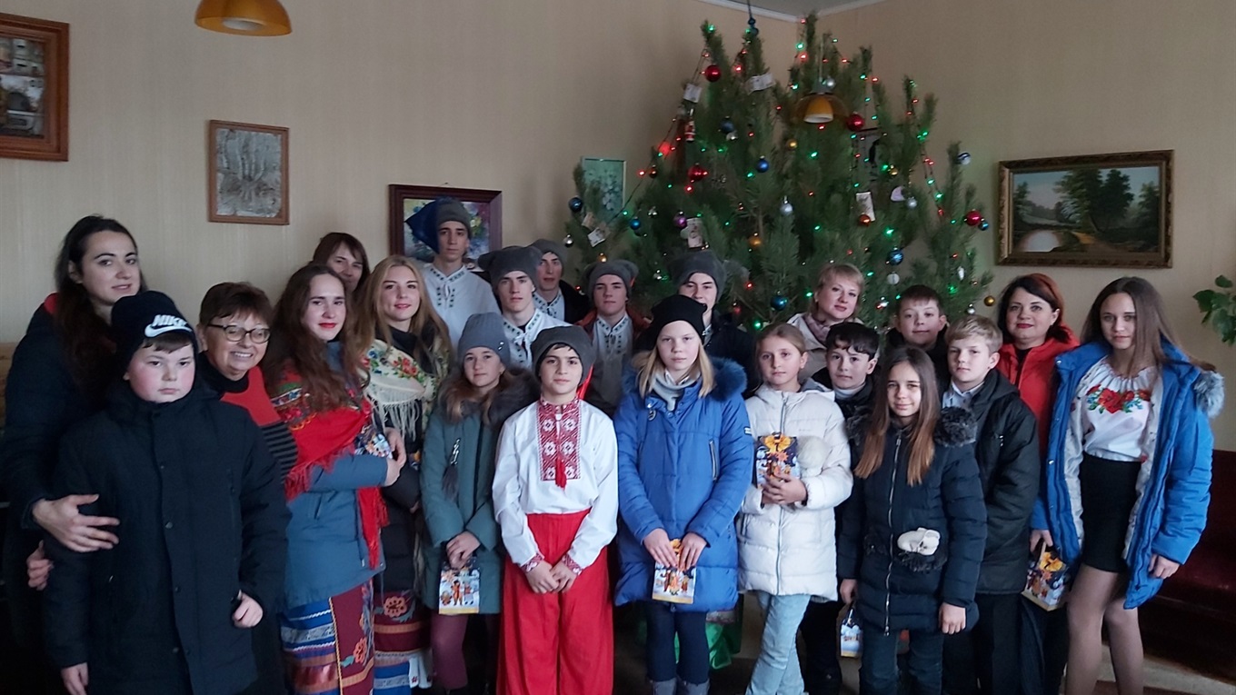 Учні ліцею "Патріот" та Луганської школи посівали в офісі "Вісника"