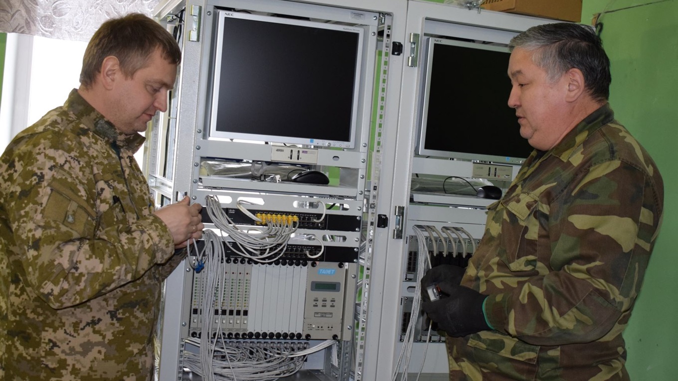 На аеродромі у Старокостянтинові розпочали монтаж автоматизованого командно-диспетчерського пункту