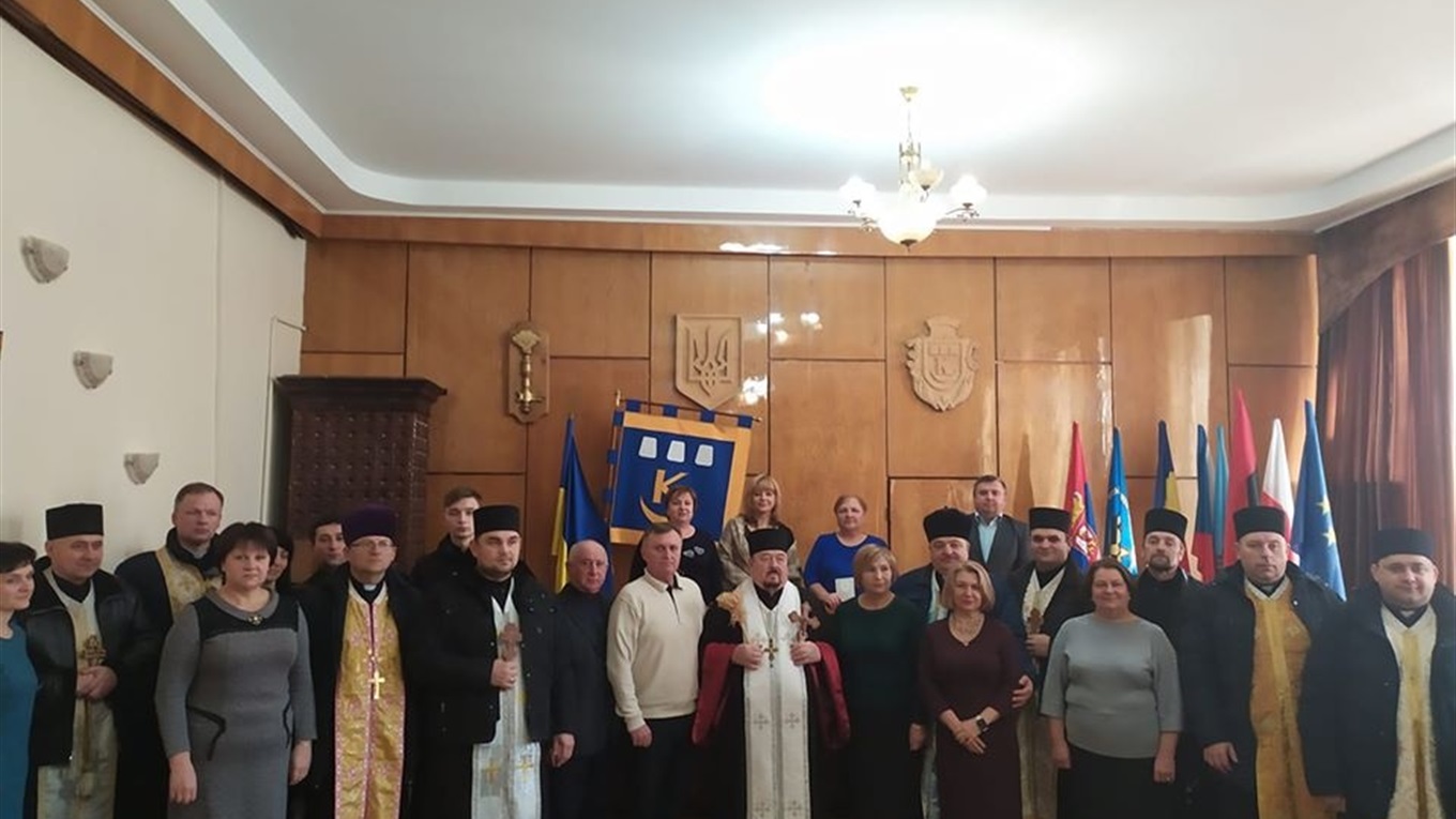 Священнослужителі міста із колядками та щедрівками прийшли до Калуського  міського голови