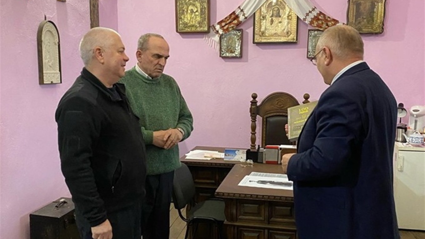 Місцевий краєзнавець передав у музей в Старокостянтинові документи доби УНР