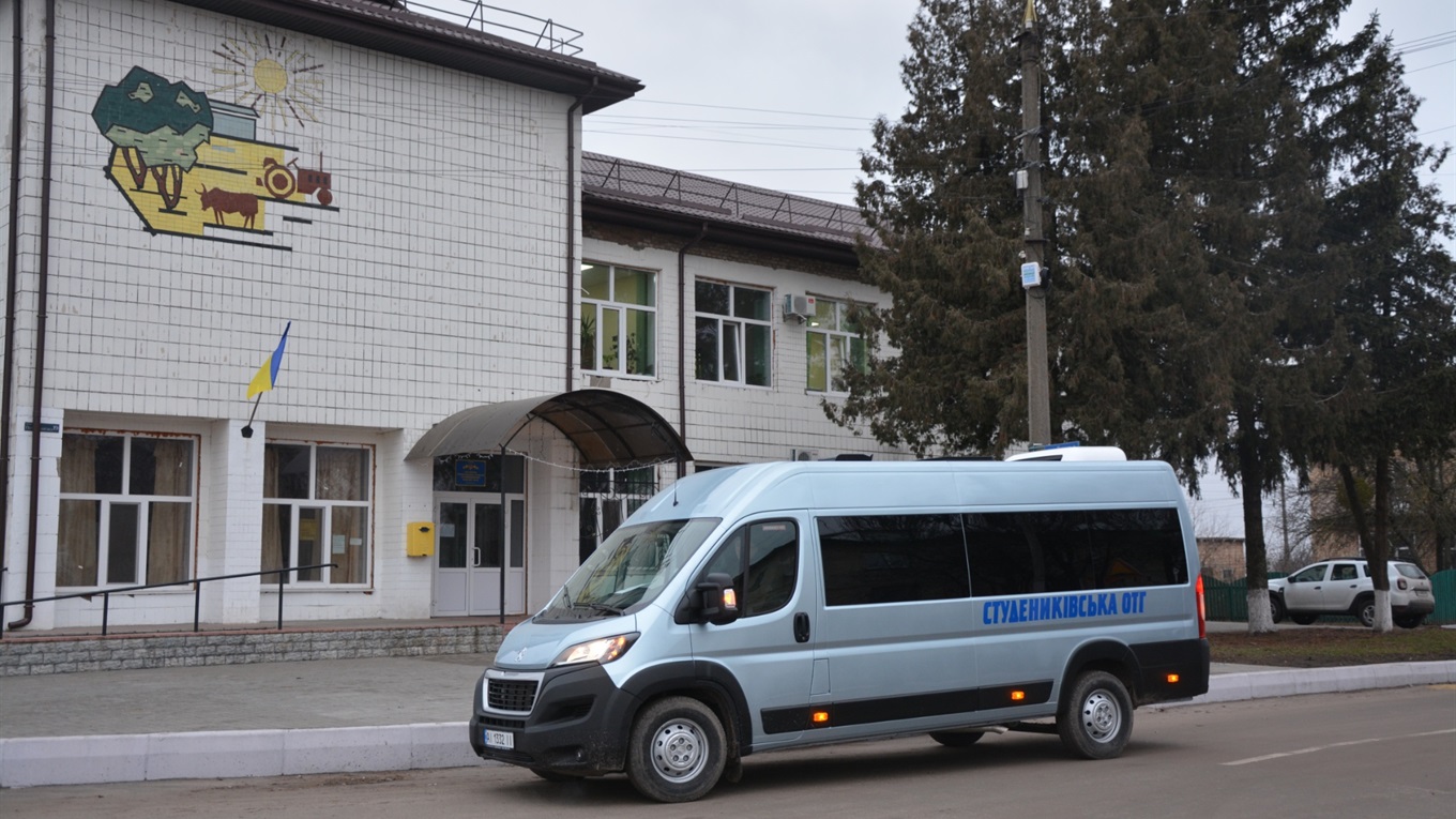 Для жителів Студениківської громади купили автобус