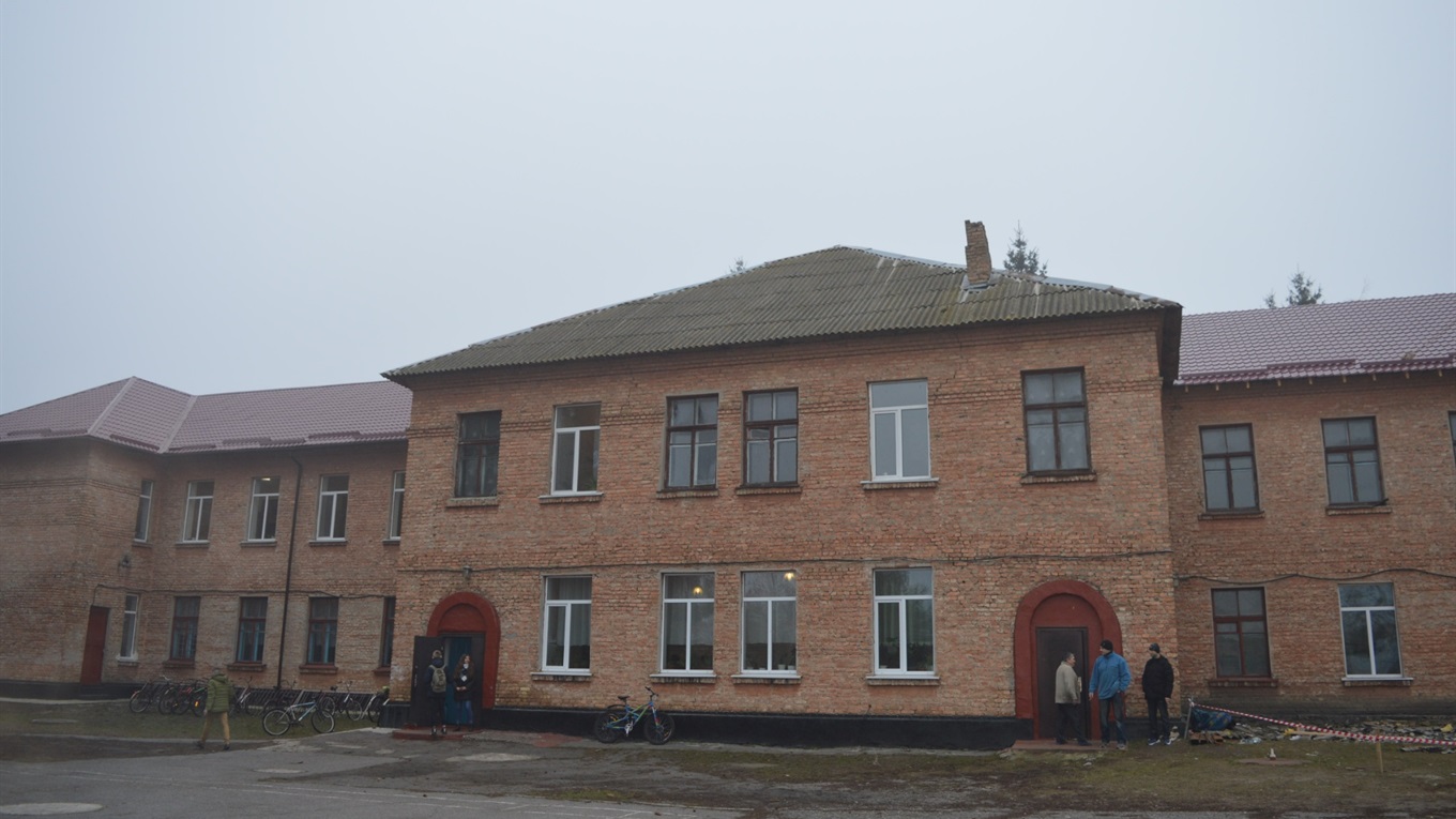 У Пристромах капітально ремонтують школу: замінили покрівлю й оновлять класи