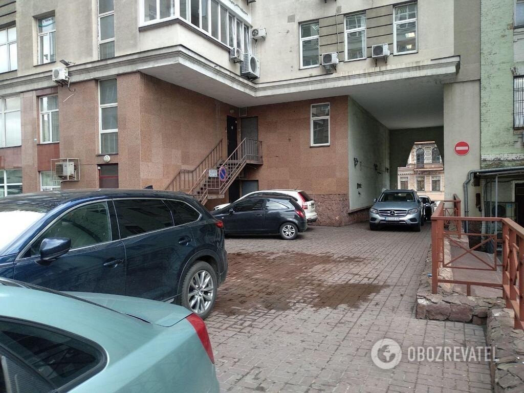 Двор на Саксаганского, где убили Андрея Сотника