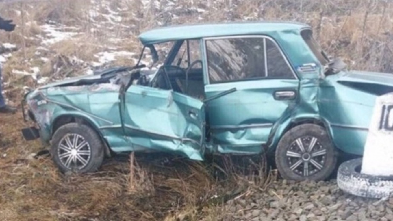 У Кліводині на переїзді потяг протаранив автівку