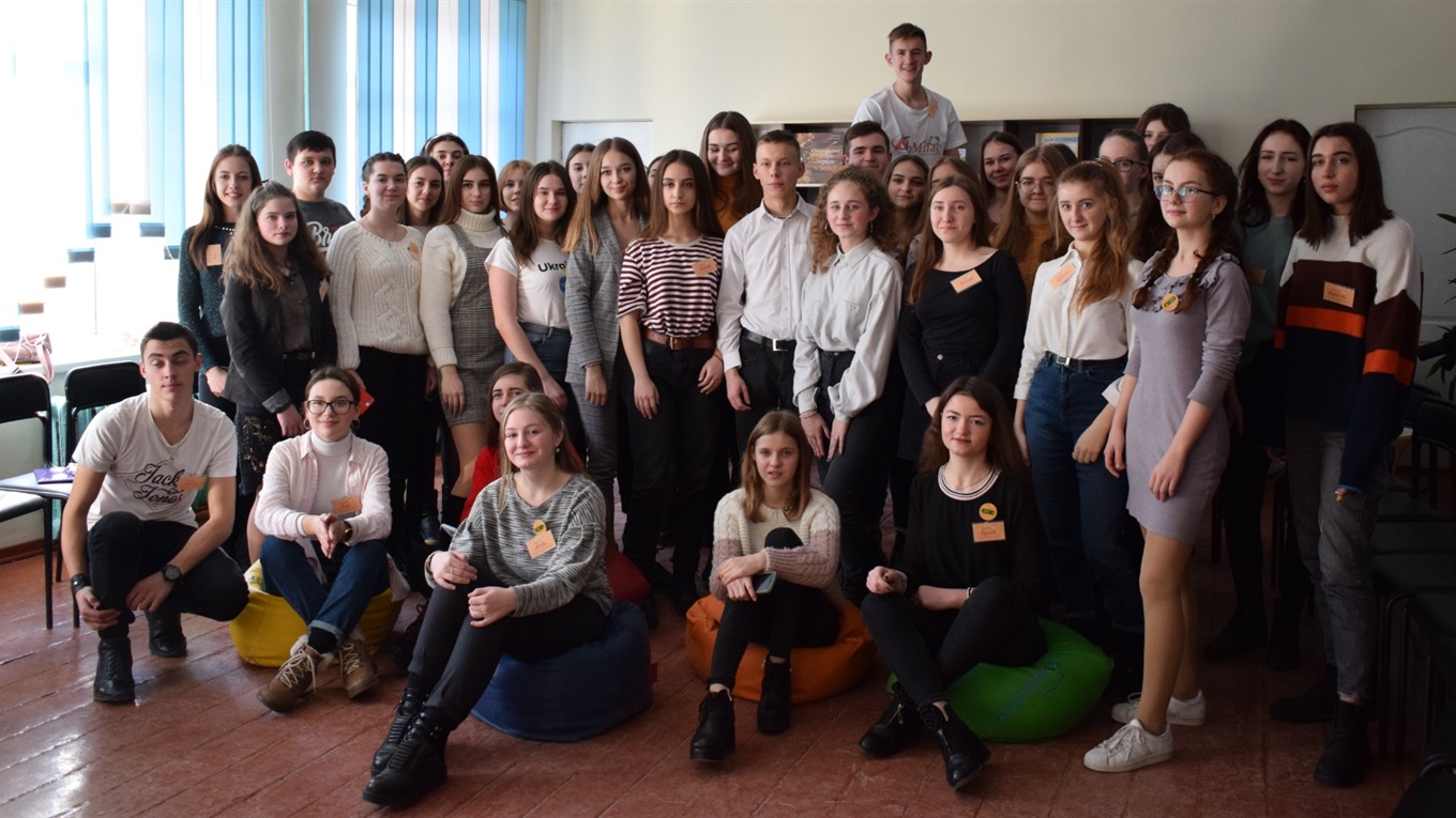 Будь активним та змінюй себе: новоградська молодь побувала на MotivatiON