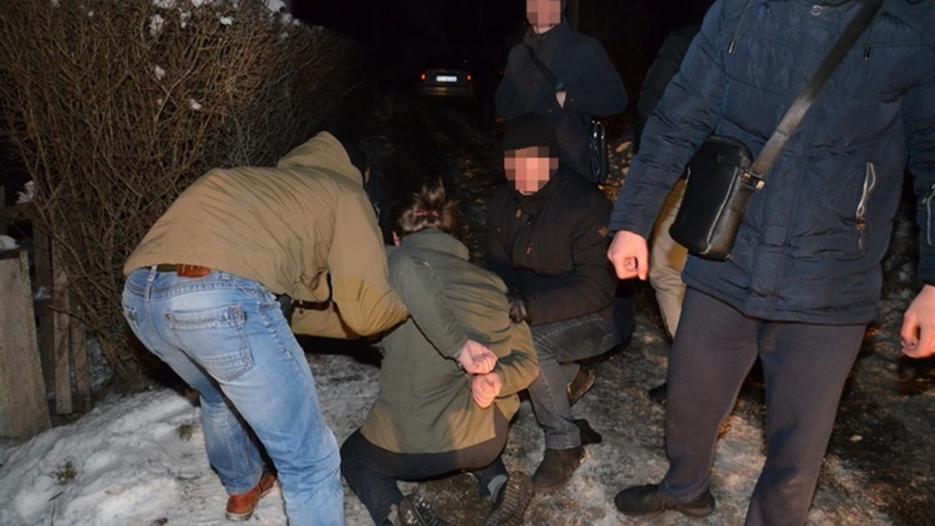 У Калуші СБУ затримала злочинну групу на вимаганні 50 тисяч у місцевого чоловіка