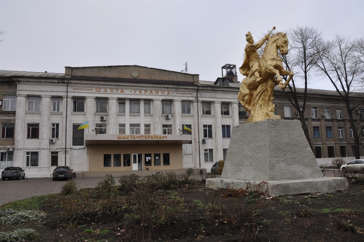 Богдан Хмельницкий встречает на входе в «Украину»