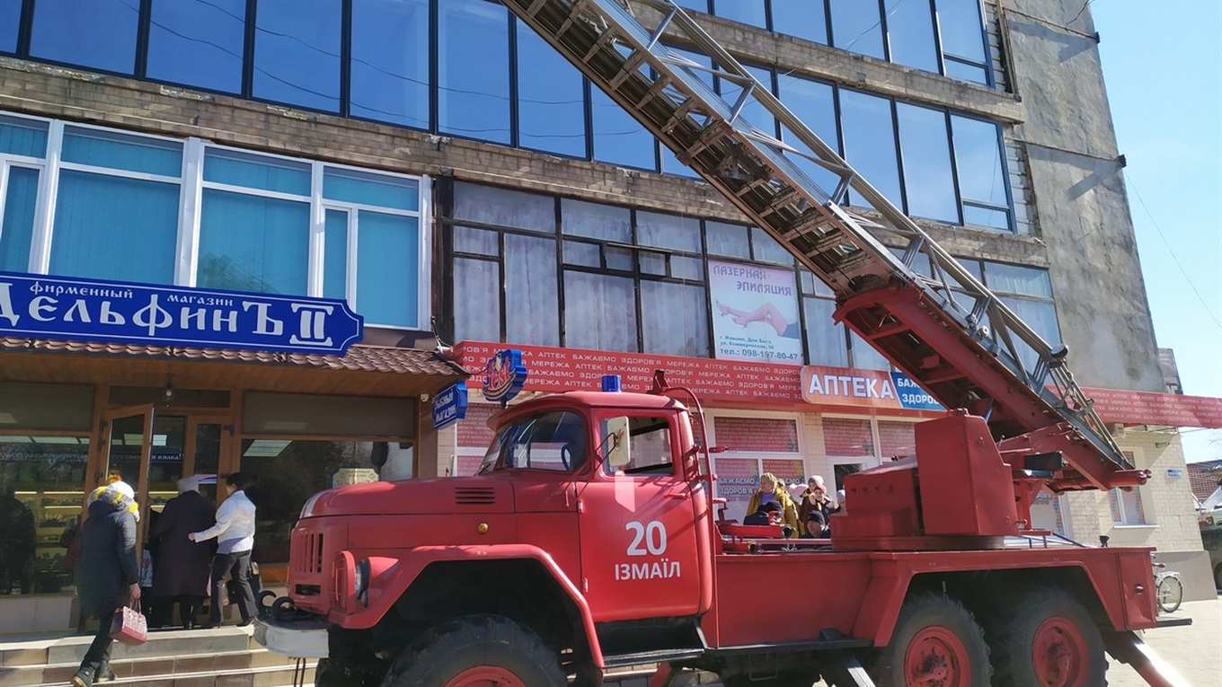 В центр Измаила пригнали спасательную технику