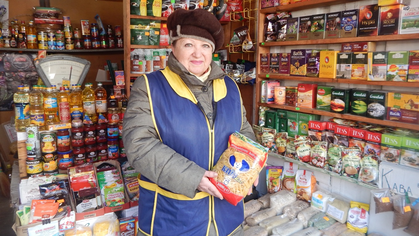 "Покидати це діло не хочеться". Валентина Тюріна торгує на базарі понад 20 років