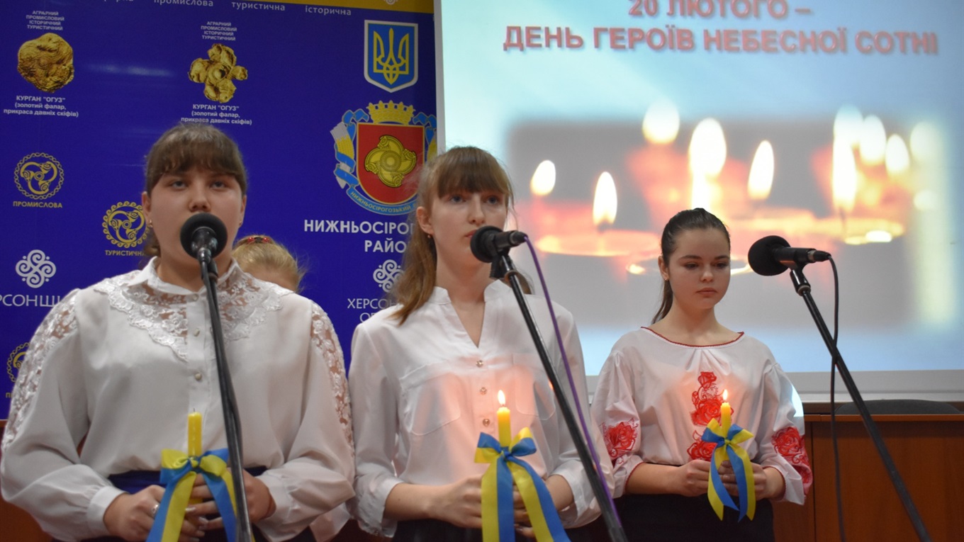 Відеоспогади, свічки, квіти: в Нижніх Сірогозах вшанували пам'ять Героїв Небесної Сотні(фото, відео)
