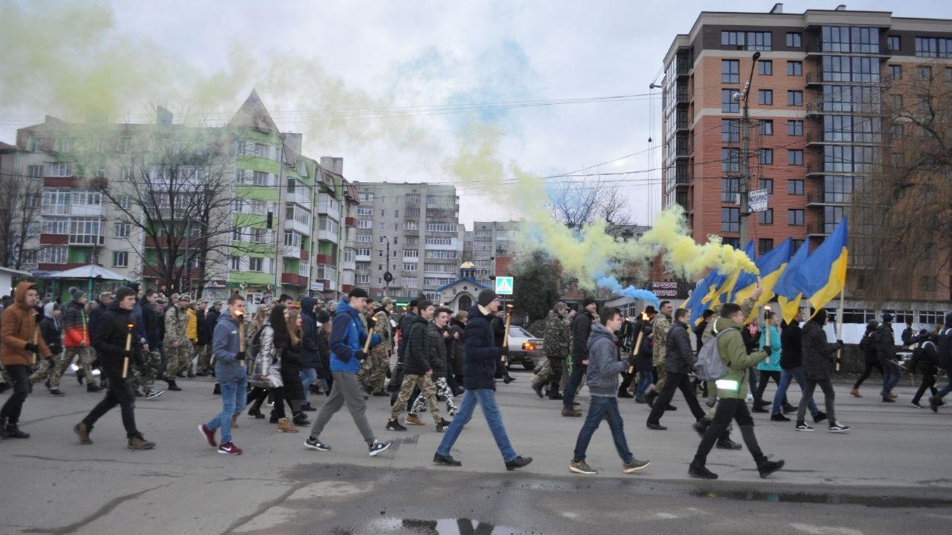 Віча пам'яті і смолоскипна хода:  у Калуші і районі вшанували Героїв Небесної Сотні