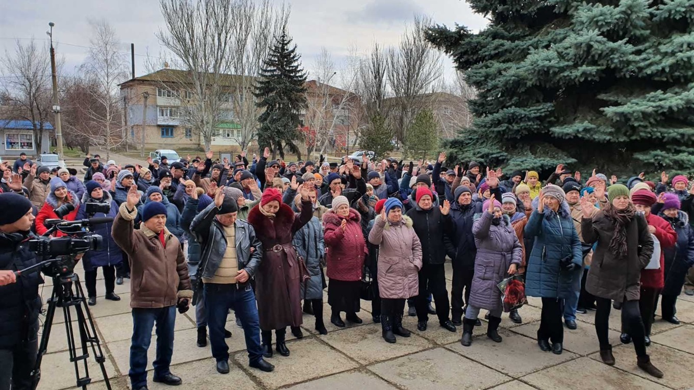 Гуляйпільці вийшли на площу, щоб провести народні збори щодо майбутнього районної лікарні