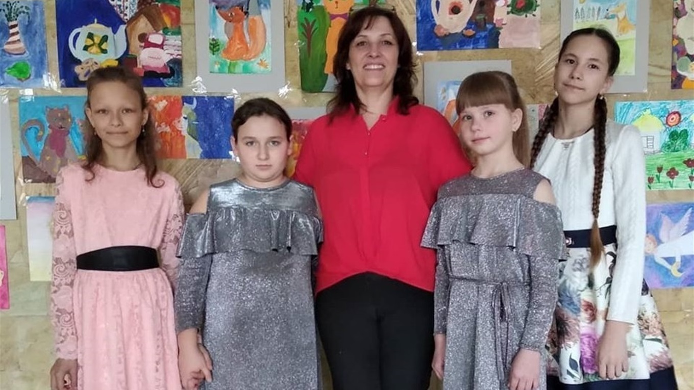 Гра в чотири руки нижньосірогозьких піаністок підкорила журі конкурсу “Каховка запрошує”