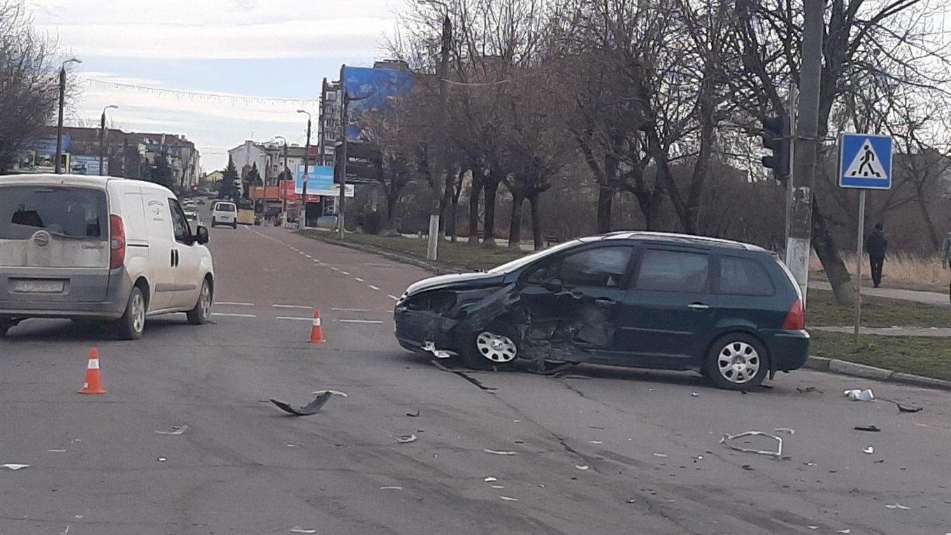 На перехресті вулиць Євшана та бульвару Незалежності сталася аварія