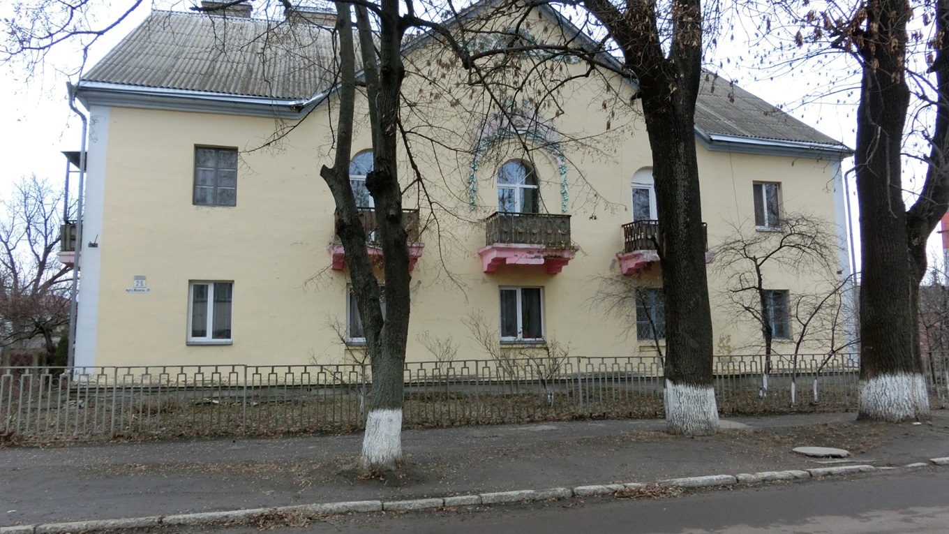 Орден на фасаді. Свої історії розповіли мешканці "райкомівського" будинку в Переяславі
