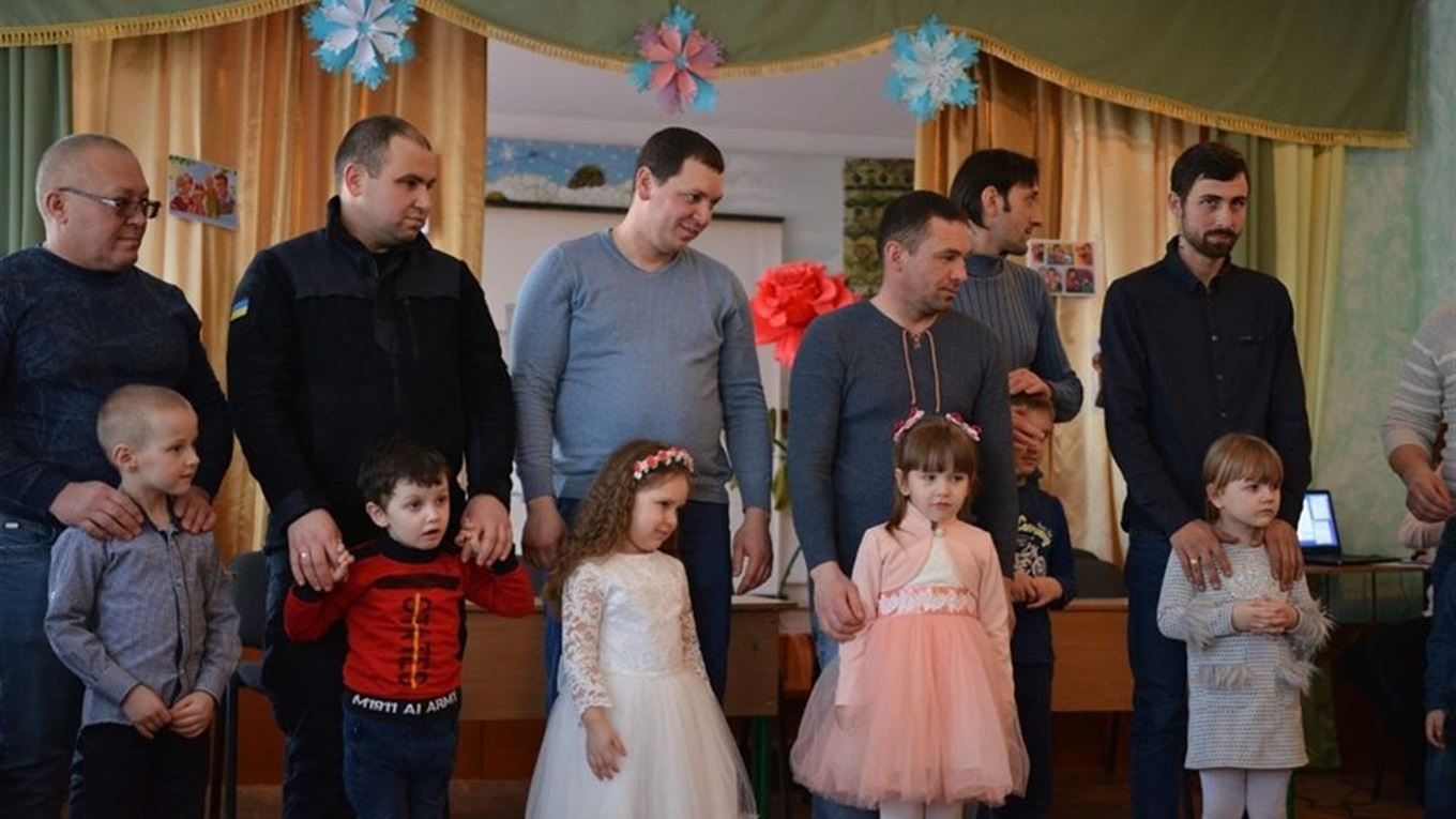 Як чоловіки з Підмихайля в шоу "Хата на тата" коси заплітали, куховарили, свята влаштовували