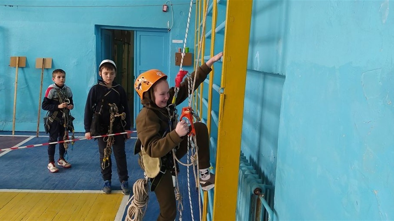 Як нижньосірогозькі туристи підкорили підйоми, траверси і спуски навісної траси в Каховці