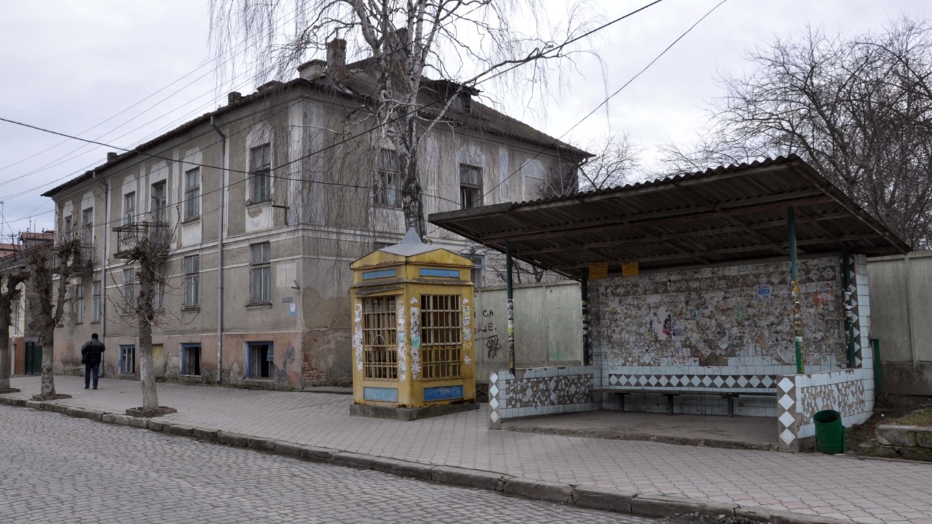Поліклініка та лікарня залізничників у Чорткові: колись тут був готель і ресторан, а нині пустка