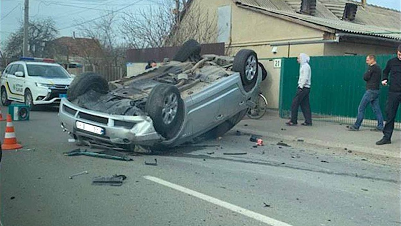 ДТП в Измаиле: автомобиль перевернулся, водитель в больнице