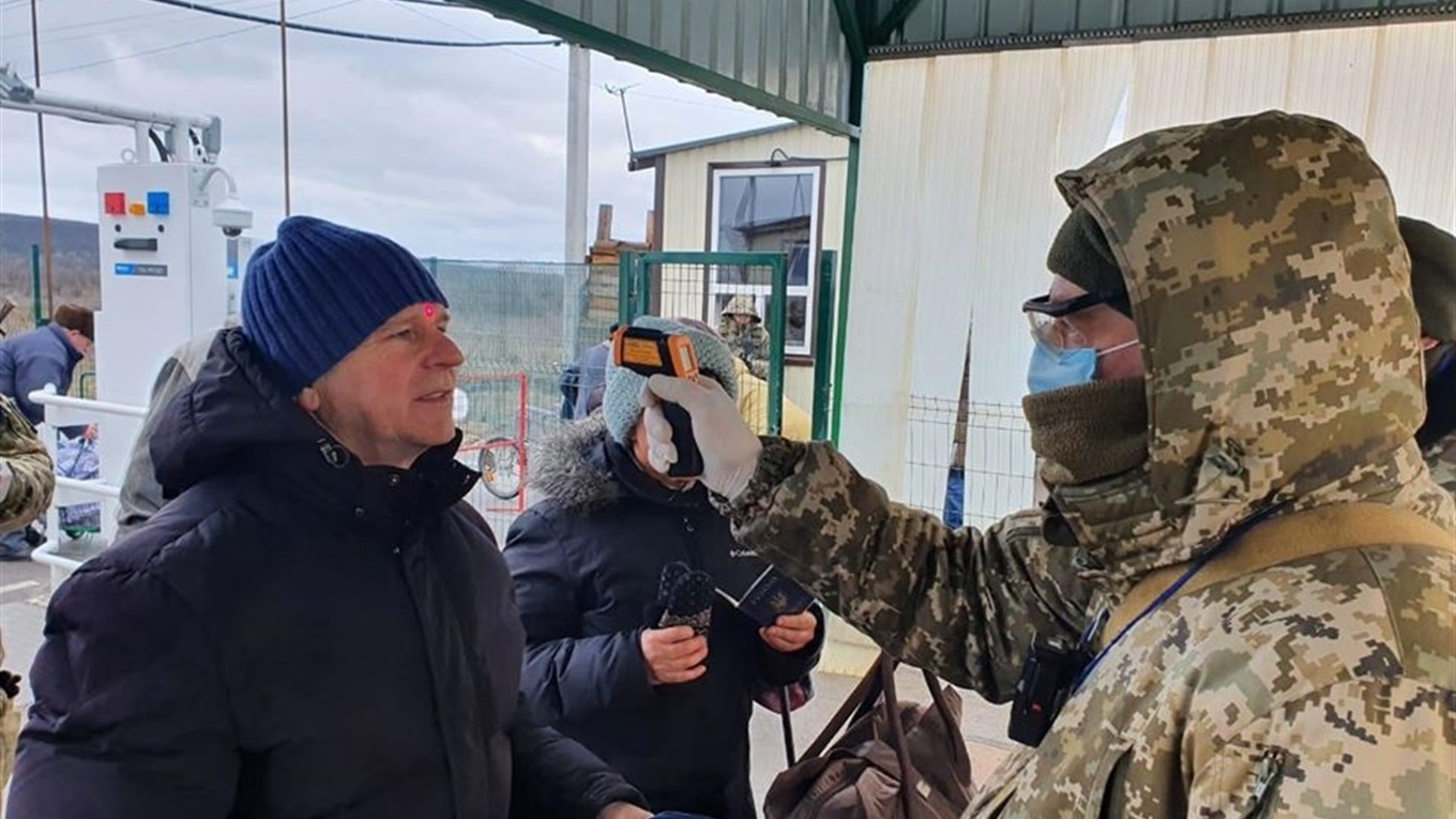 Новые ограничения на КПВВ из-за коронавируса. Почему могут не выпустить с оккупированных территорий