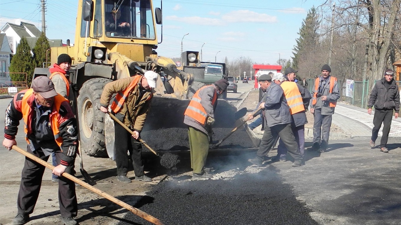У Переяславі майже на місяць раніше почали ремонтувати дороги