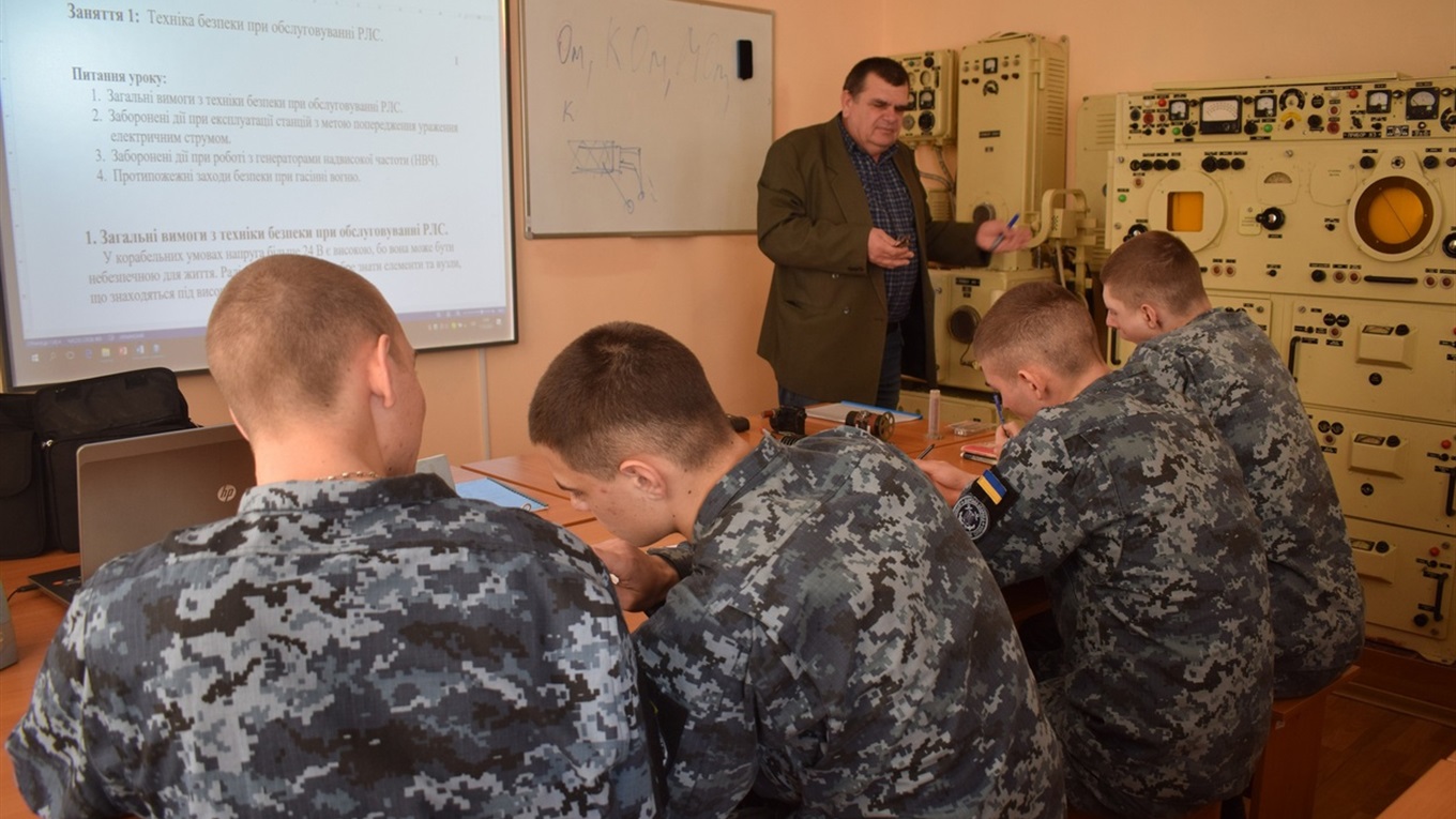 В Учебном центре Морской охраны повышают квалификацию молодые специалисты