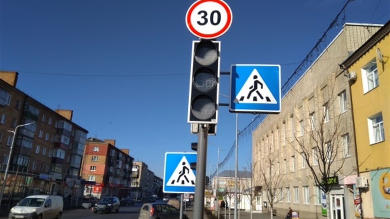 Фото дня: роботи по встановленню світлофорів розпочали