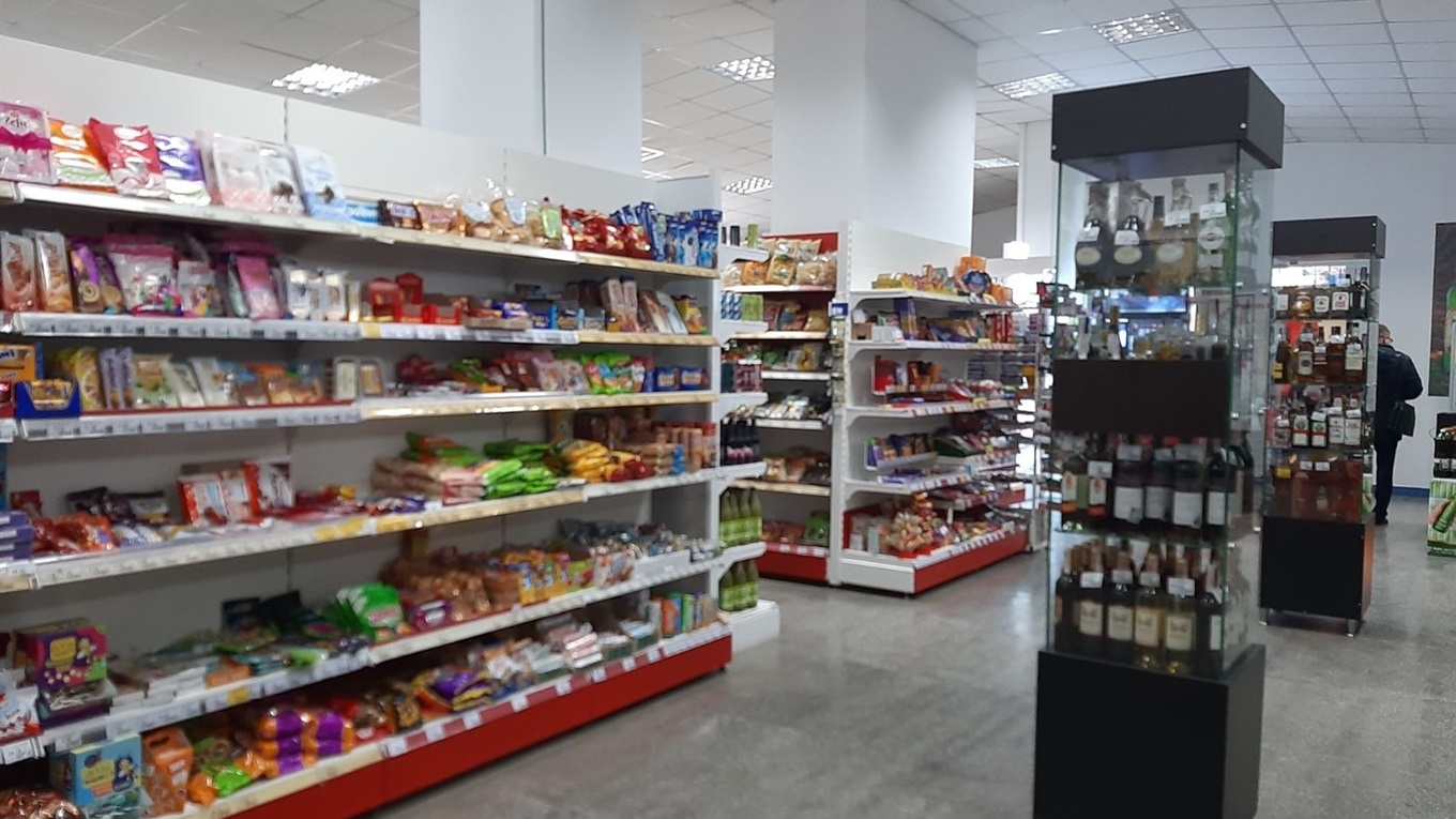 Продуктів у магазинах Кіцманя достатньо, а в області закривають ринки і торгово-розважальні центри
