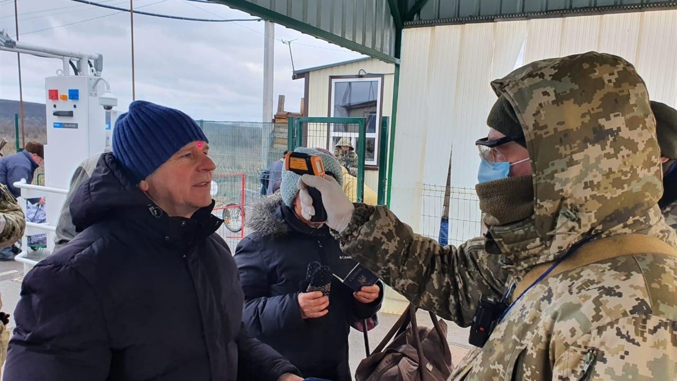 Заборона в’їзду з окупованих територій України на підконтрольні: чому правозахисники проти цього