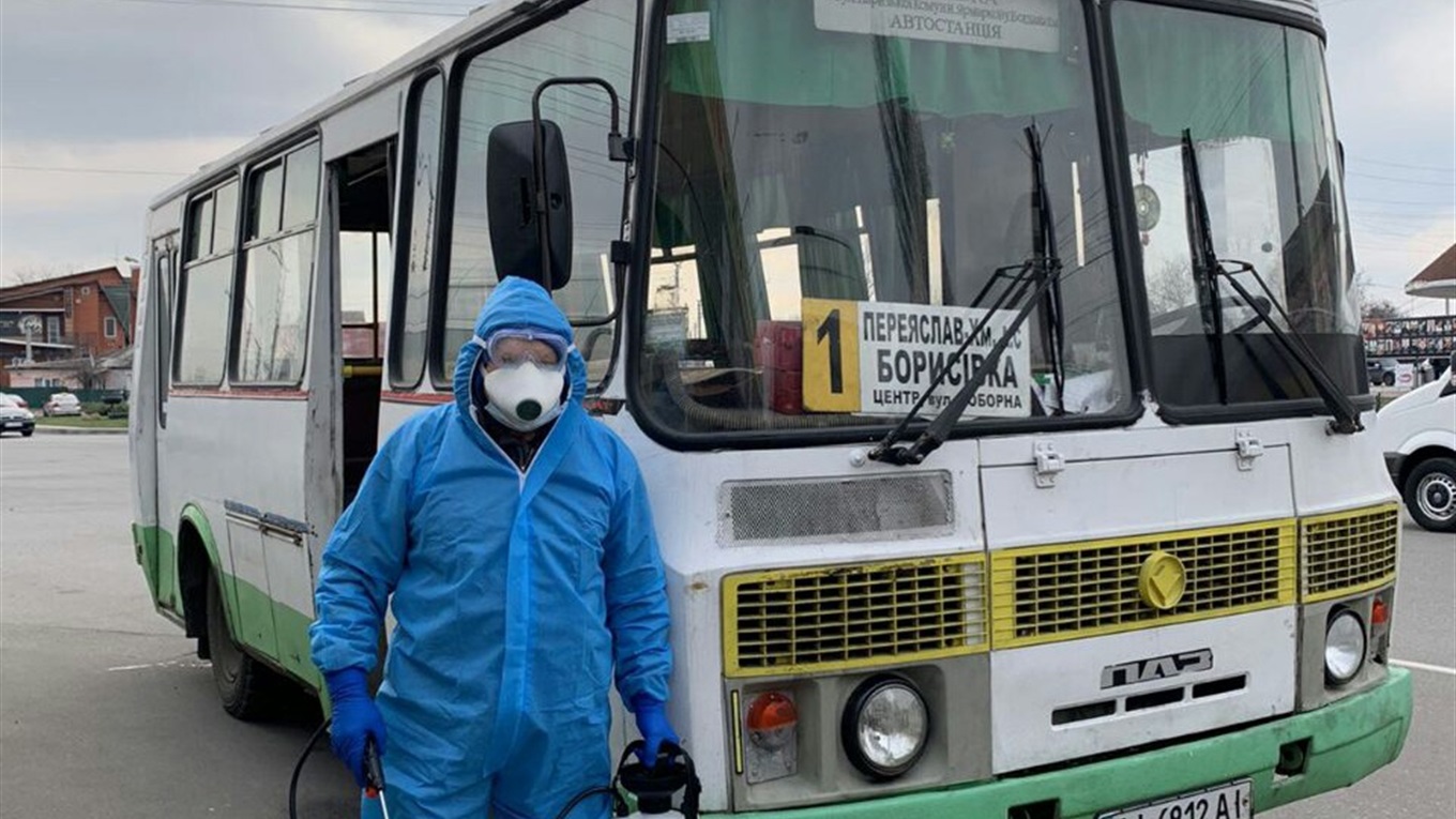 Попередження від коронавірусу: як дезінфікують маршрутки в Переяславі
