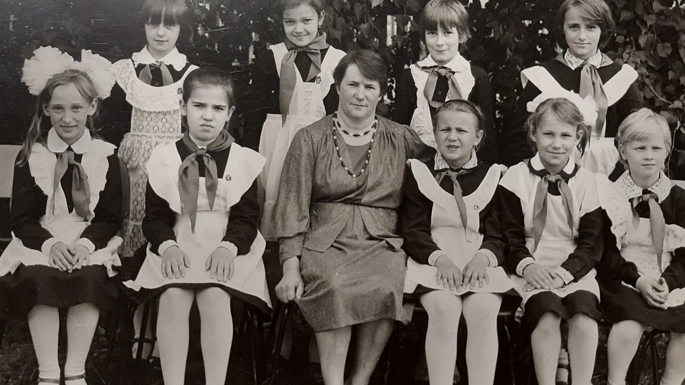 «Вона завжди була світлою». Про вчительку Галину Тіхонову розповіли її подруги