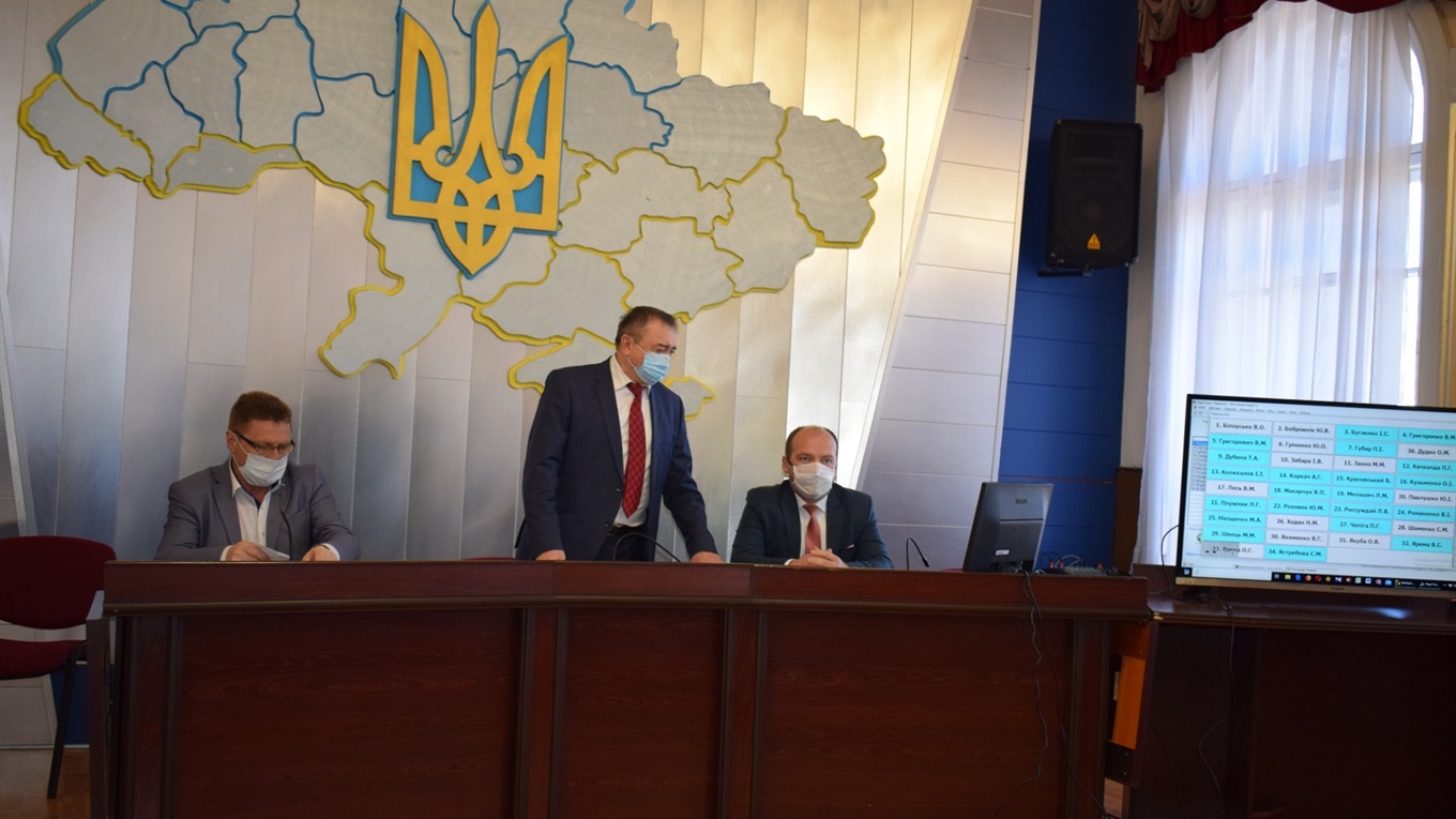 За дві хвилини депутати виділили 600 тисяч гривень для лікарні. Всі працювали в масках