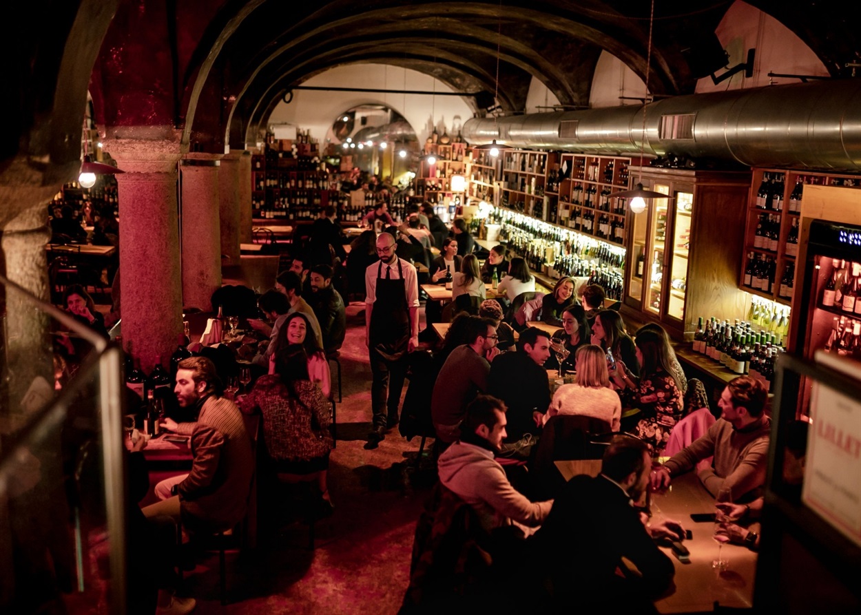 A crowded wine bar in Milan at the end of February