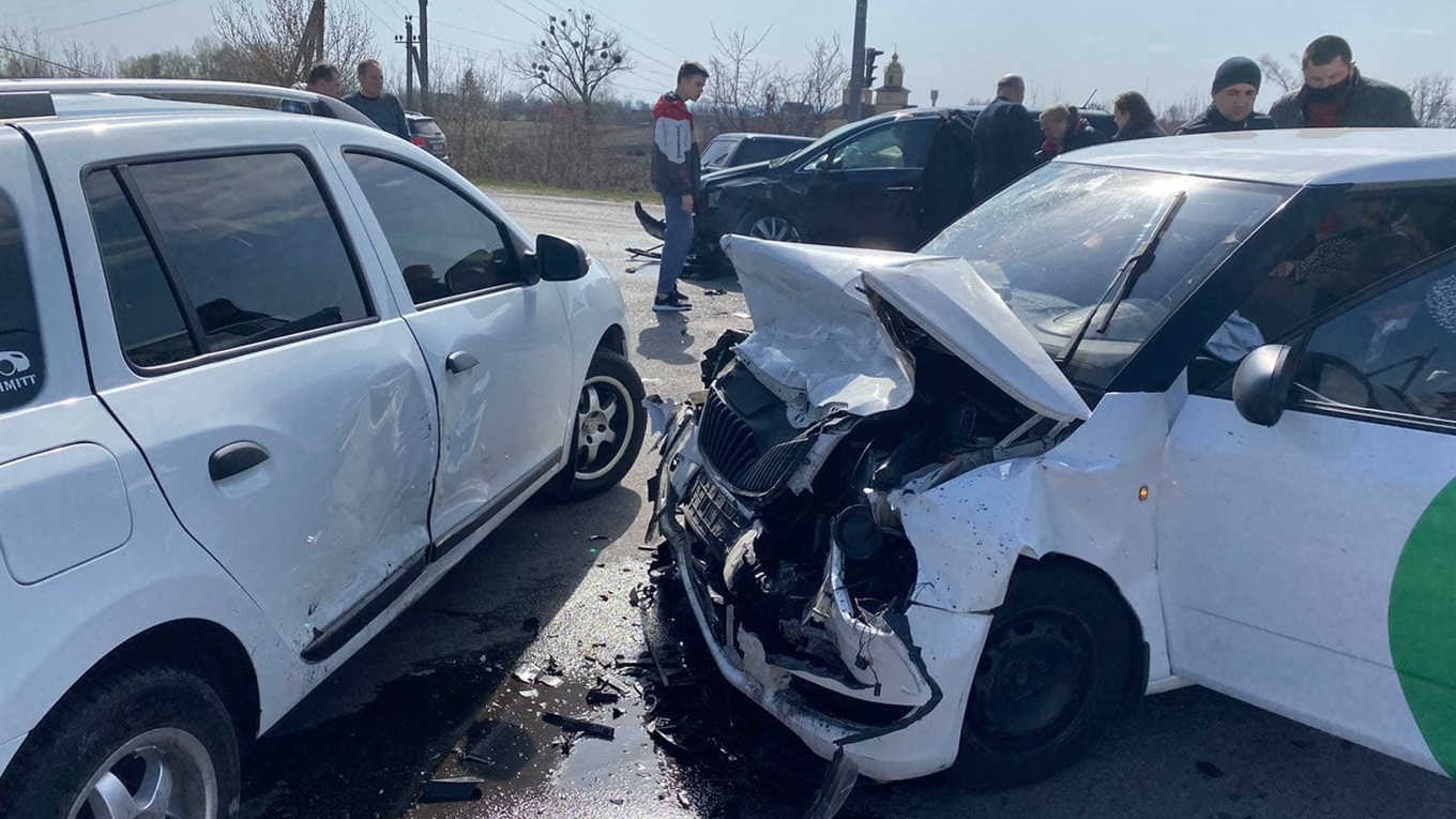 Масштабна ДТП у Переяславі: восьмеро людей постраждали
