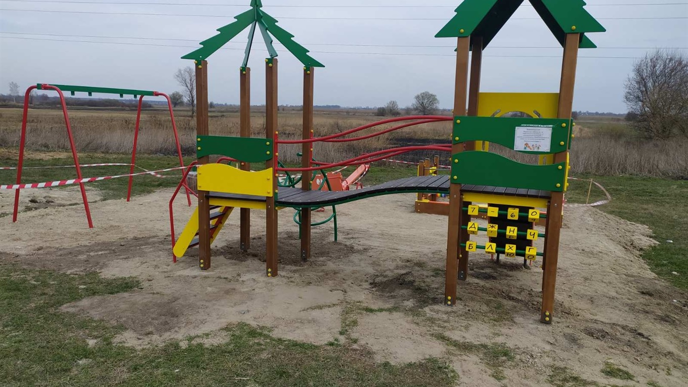 Дітям чотирьох сіл ігрові майданчики подарувало підприємство «Стейкагро»