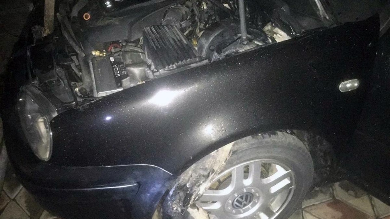 У Лашківці невідомий підпалив автомобіль на подвір’ї домогосподарства