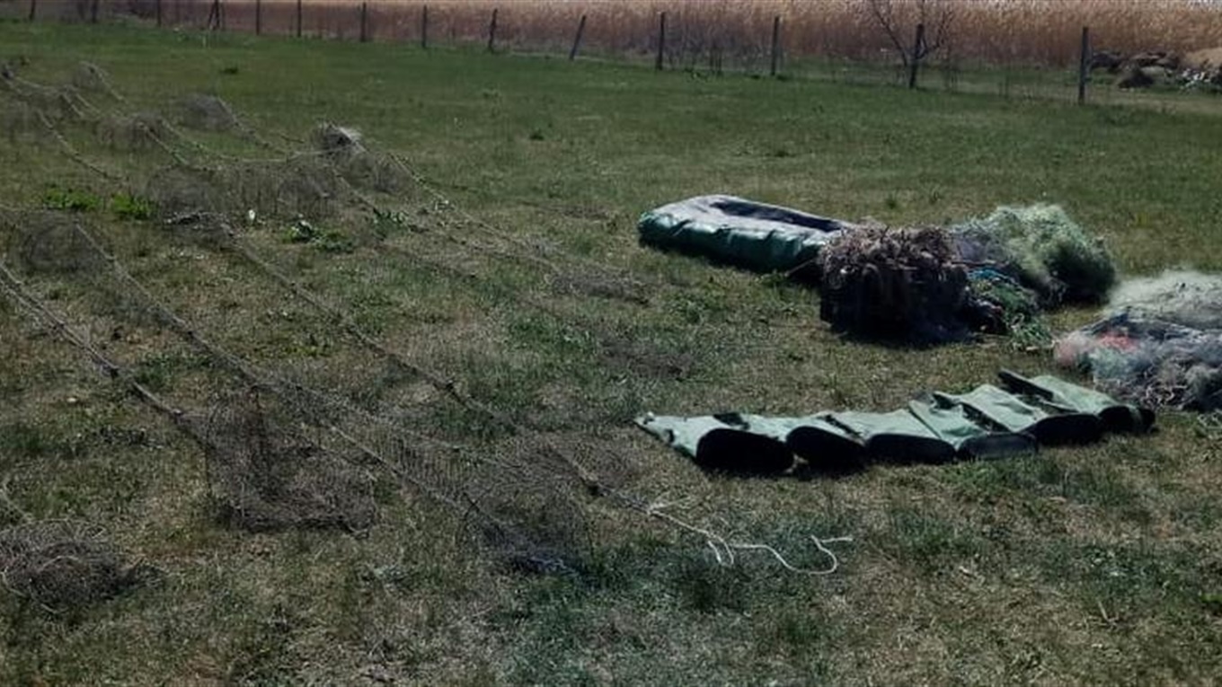 Это не наше: браконьеры на озере Ялпуг пытались откреститься от незаконных сеток