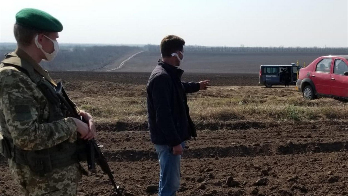 Житель Молдовы хотел навестить родственников: пограничники поймали нарушителя границы в лесу