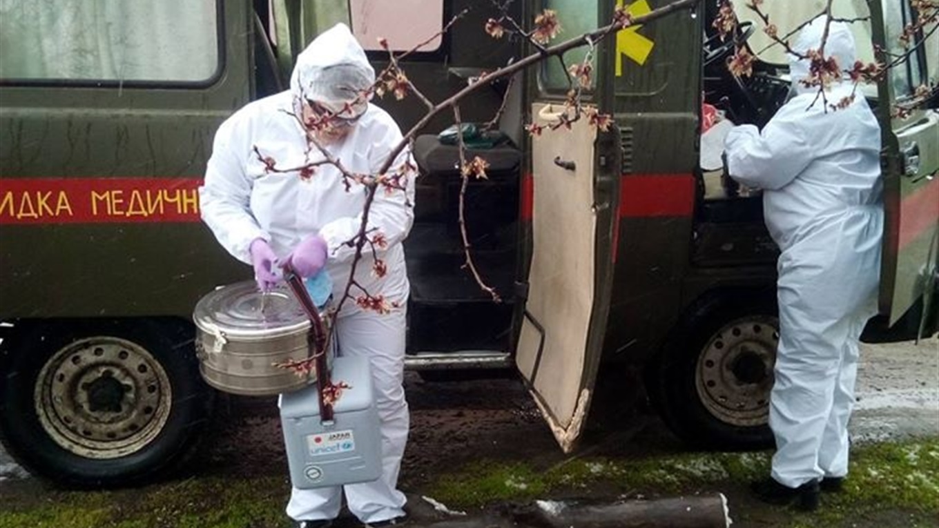 Медпрацівники зробили тести на COVID–19 троїчанам, які повернулися з-за кордону