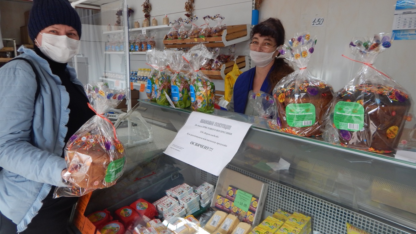 У Переяславі паски почали продавати за тиждень до Великодня. Ми дізналися ціни